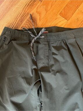 L.L. Bean Men's Olive Green Elastic-Waist Jogger Pants